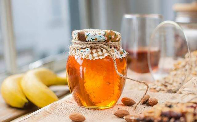 过量食用蜂蜜会引发肠胃疾病图片