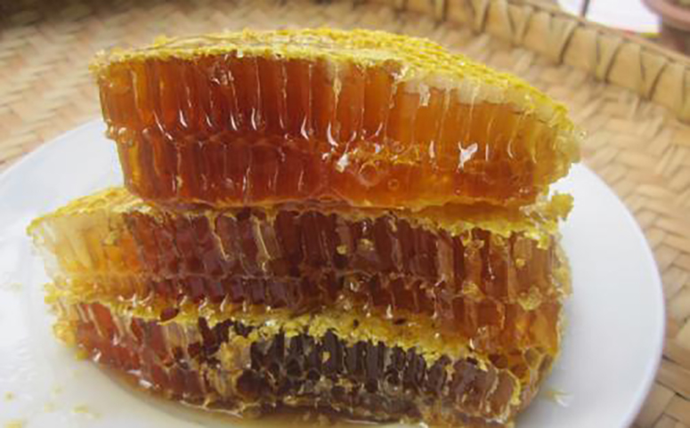 蜂巢蜜中的蜂蜡可以吃吗图片